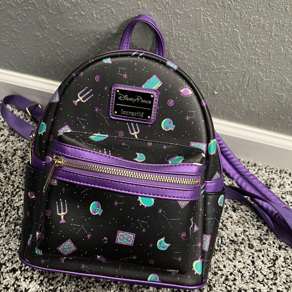 Lounge fly Disney back pack hocus pocus